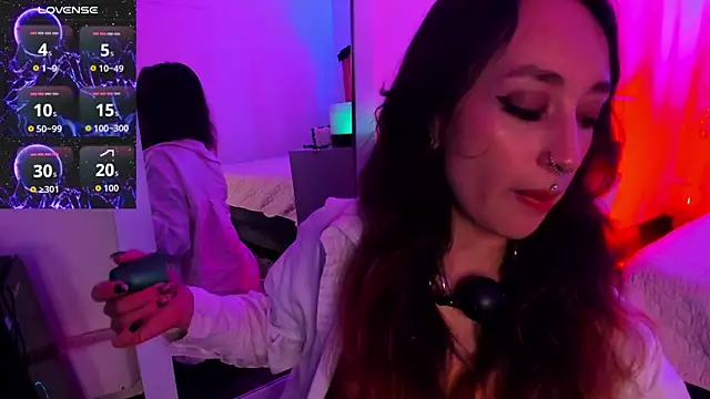 coral jonesss online show from December 5, 2025, 4:38 pm