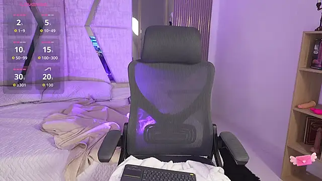 CleeoAdams  online show from November 22, 2025, 5:06 am