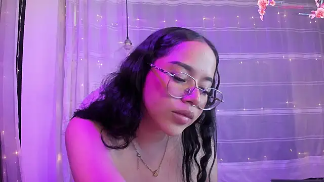 Snapshot of Renaxi_Smith chatting on March 17, 2025, 10:51 pm Renaxi Smith online show from March 17, 2025, 10:51 pm