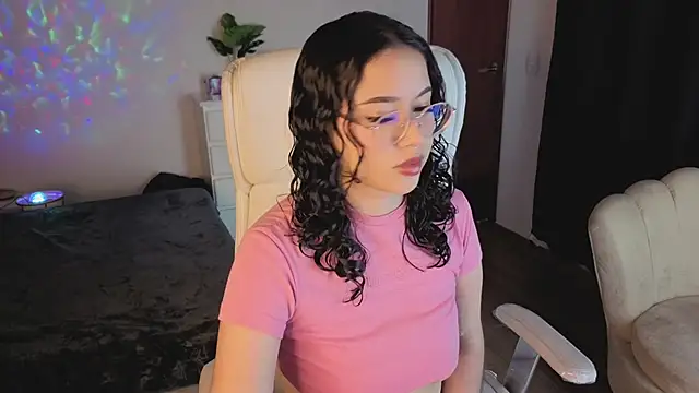 Snapshot of Renaxi_Smith chatting on September 18, 2025, 7:50 pm Renaxi Smith online show from September 18, 2025, 7:50 pm