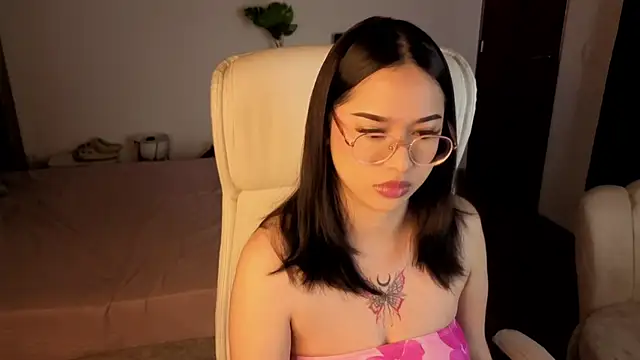 Snapshot of Renaxi_Smith chatting on October 17, 2025, 7:48 pm Renaxi Smith online show from October 17, 2025, 7:48 pm