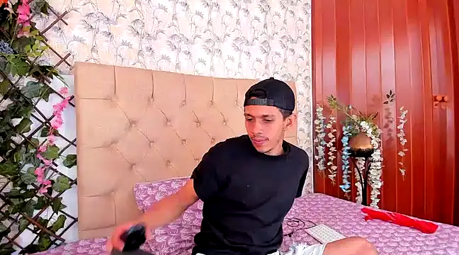 Snapshot of mikee_007 chatting on January 13, 2025, 1:39 pm mikee 007 online show from January 13, 2025, 1:39 pm