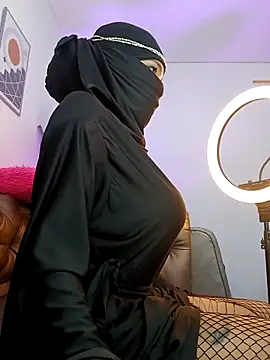 Snapshot of azahara_faraah chatting on October 15, 2025, 3:42 pm azahara faraah online show from October 15, 2025, 3:42 pm