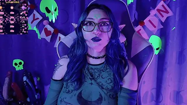 Kimlennox  online show from February 24, 2026, 1:34 pm