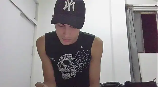 Snapshot of Axel_Twink1 chatting on February 3, 2025, 2:25 am Axel Twink1 online show from February 3, 2025, 2:25 am