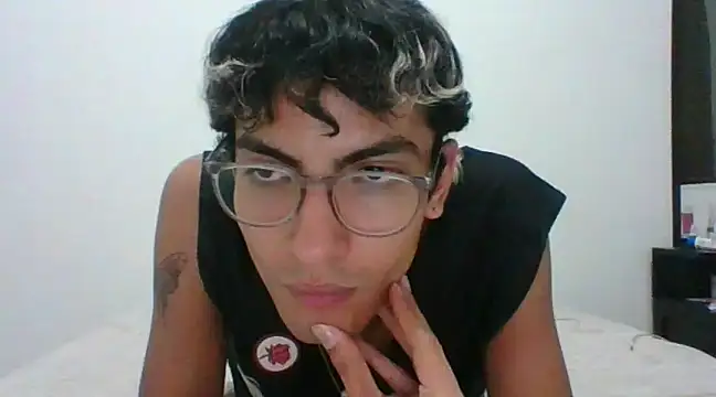 Snapshot of Axel_Twink1 chatting on March 11, 2025, 5:35 am Axel Twink1 online show from March 11, 2025, 5:35 am