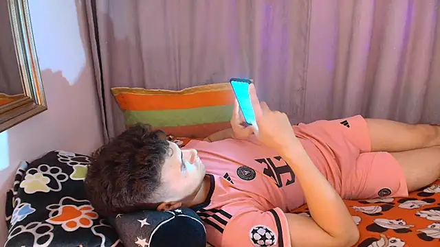 Snapshot of orlando_yate chatting on September 17, 2025, 9:44 am orlando yate online show from September 17, 2025, 9:44 am