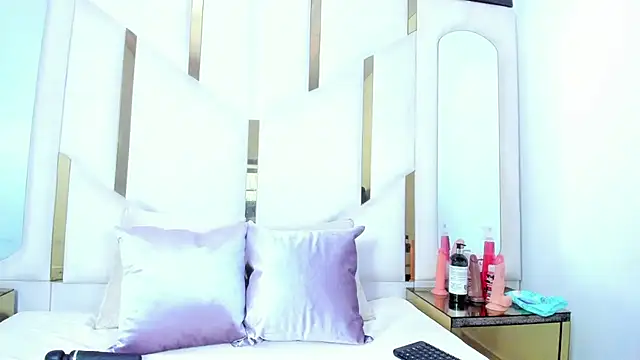 Salmaportman69 online show from January 8, 2026, 3:51 pm