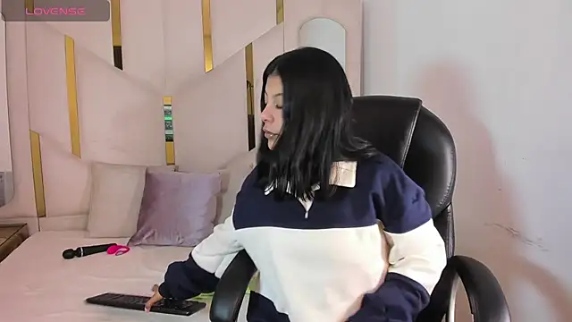 Snapshot of Salmaportman69 chatting on February 14, 2026, 2:39 pm Salmaportman69 online show from February 14, 2026, 2:39 pm