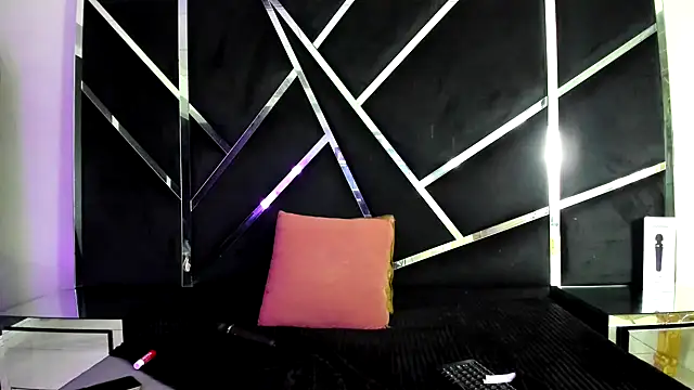 Salmaportman69 online show from October 7, 2025, 4:24 am