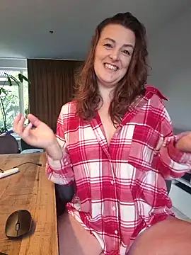 cumtomama online show from October 4, 2025, 11:34 am