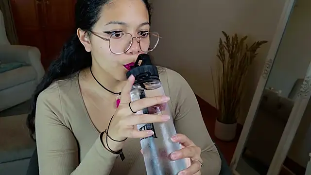 Snapshot of SelenaBlumX chatting on October 19, 2025, 9:39 pm SelenaBlumX online show from October 19, 2025, 9:39 pm