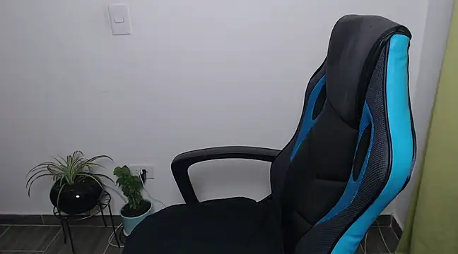 juli love11 online show from February 24, 2025, 11:19 pm