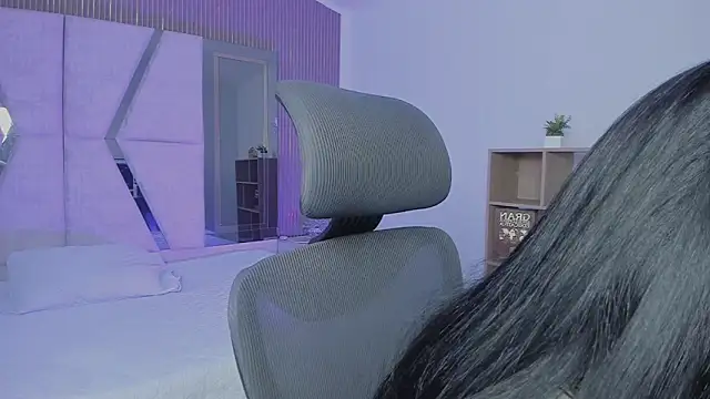 Snapshot of BellaaStorm chatting on October 2, 2025, 2:20 pm BellaaStorm online show from October 2, 2025, 2:20 pm