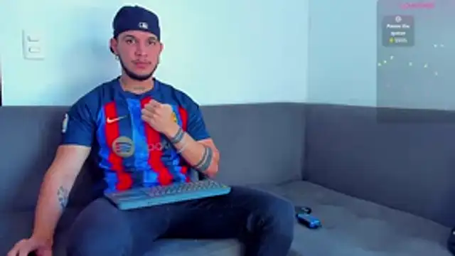 Snapshot of austinoficial chatting on October 13, 2025, 8:43 pm austinoficial online show from October 13, 2025, 8:43 pm