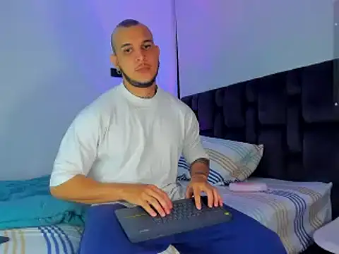 austinoficial online show from February 5, 2026, 3:57 am