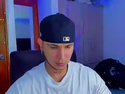 Snapshot of austinoficial chatting on September 12, 2025, 11:26 pm austinoficial online show from September 12, 2025, 11:26 pm