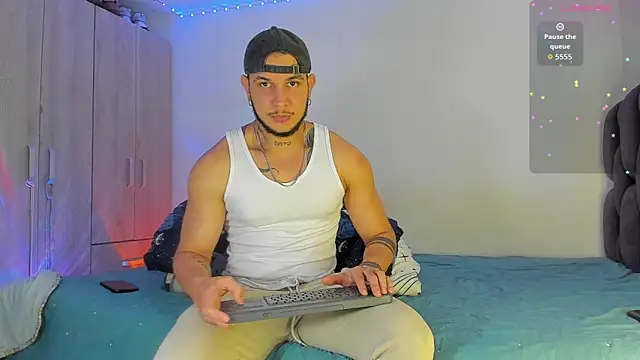 austinoficial online show from November 17, 2025, 8:57 pm