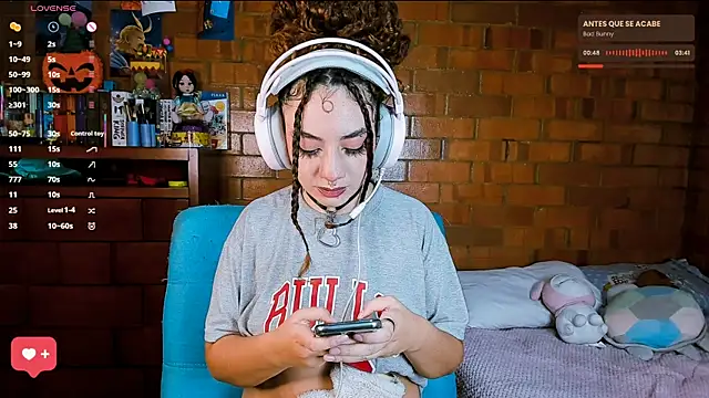 Annycolin  online show from October 17, 2025, 11:17 pm