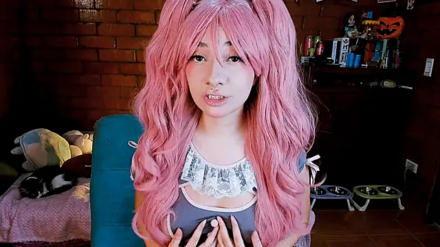 Snapshot of Annycolin_ chatting on February 17, 2026, 10:07 pm Annycolin online show from February 17, 2026, 10:07 pm