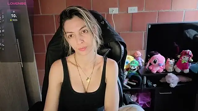 Snapshot of Princezzlove3 chatting on October 11, 2025, 1:45 pm Princezzlove3 online show from October 11, 2025, 1:45 pm