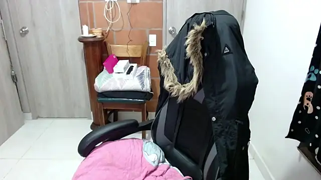 Princezzlove3 online show from February 12, 2025, 12:48 am