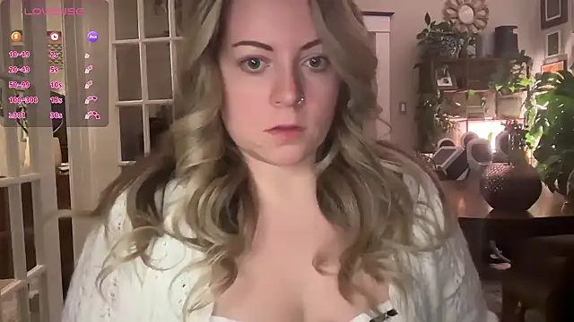 Snapshot of girlnextdoorjoelle chatting on January 28, 2025, 6:16 am girlnextdoorjoelle online show from January 28, 2025, 6:16 am