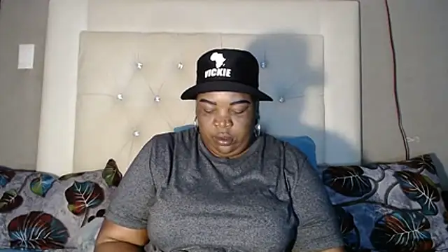 omalicha98 online show from April 14, 2026, 7:13 am