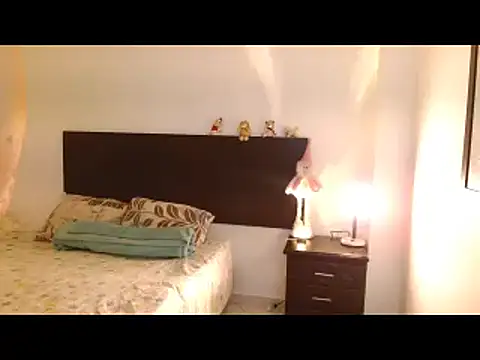 Aurrorasweet online show from February 9, 2025, 4:04 am