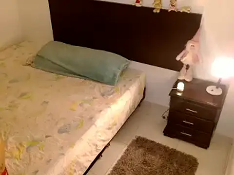 Aurrorasweet online show from February 5, 2025, 2:51 am