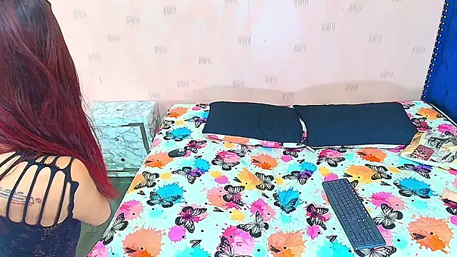 hot-littlechill online show from February 21, 2025, 1:00 pm