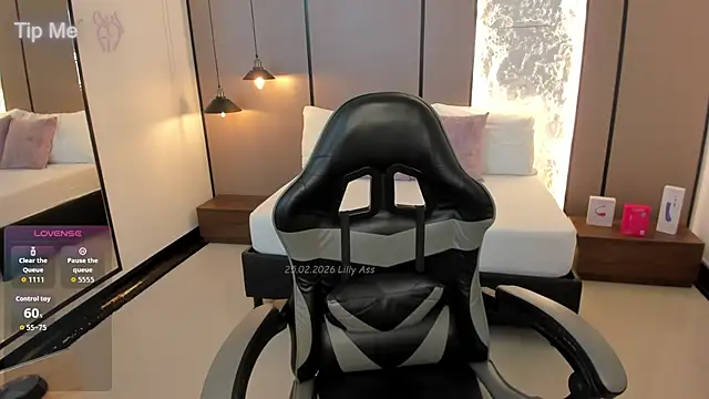 lilly ass  online show from February 25, 2026, 12:49 pm