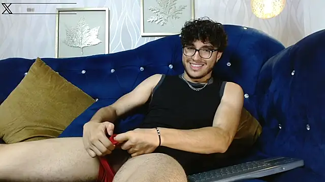ZaneeCross online show from March 22, 2025, 1:52 pm