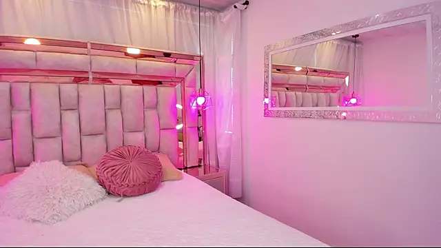 Snapshot of Katalina_Evans chatting on September 15, 2025, 7:58 pm Katalina Evans online show from September 15, 2025, 7:58 pm