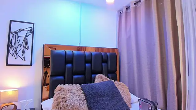 Katalina Evans online show from April 19, 2026, 11:33 am