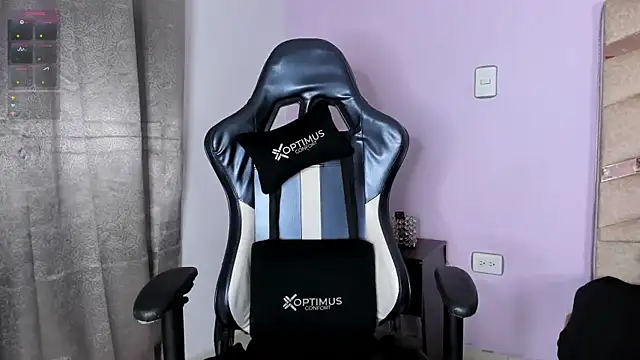 Snapshot of BrigitteRoy_ chatting on October 9, 2025, 2:56 am BrigitteRoy  online show from October 9, 2025, 2:56 am