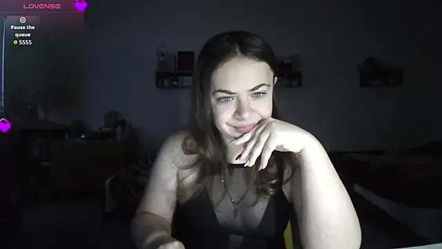 Snapshot of Your___Hope chatting on November 17, 2025, 6:28 am Your Hope online show from November 17, 2025, 6:28 am