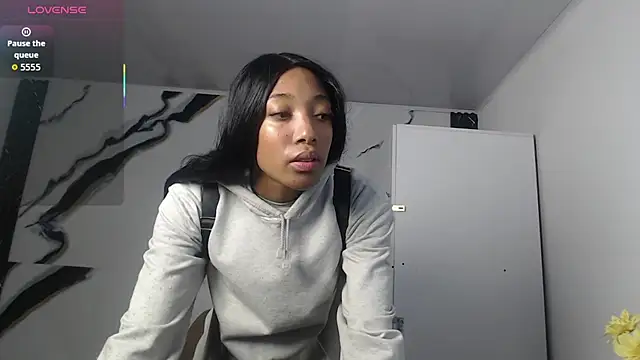 esmeralda-bk online show from October 8, 2025, 9:15 pm