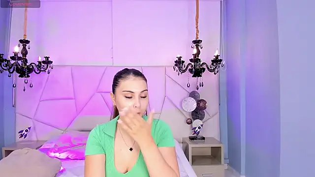 Snapshot of Aitana_Hilton_ chatting on September 24, 2025, 11:50 am Aitana Hilton online show from September 24, 2025, 11:50 am