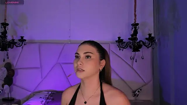 Snapshot of Aitana_Hilton_ chatting on October 14, 2025, 12:17 pm Aitana Hilton online show from October 14, 2025, 12:17 pm