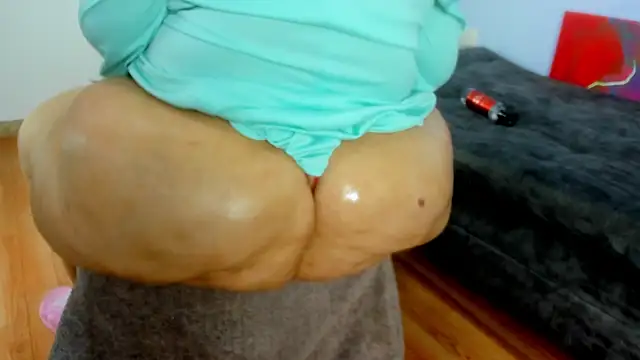 Charlotte curvy  online show from March 8, 2025, 2:12 am