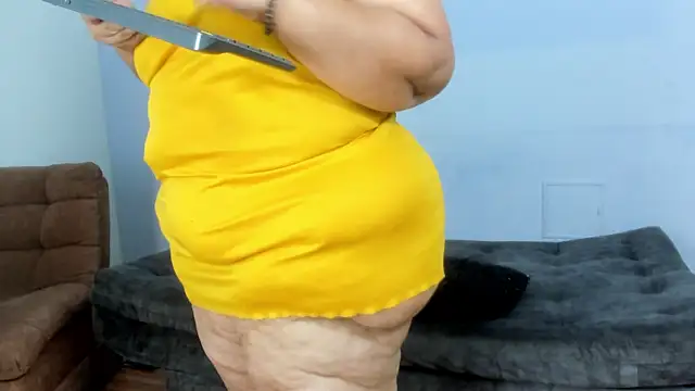 Charlotte curvy  online show from March 14, 2025, 2:10 am