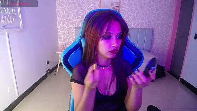 nilia ch online show from February 5, 2025, 1:26 am