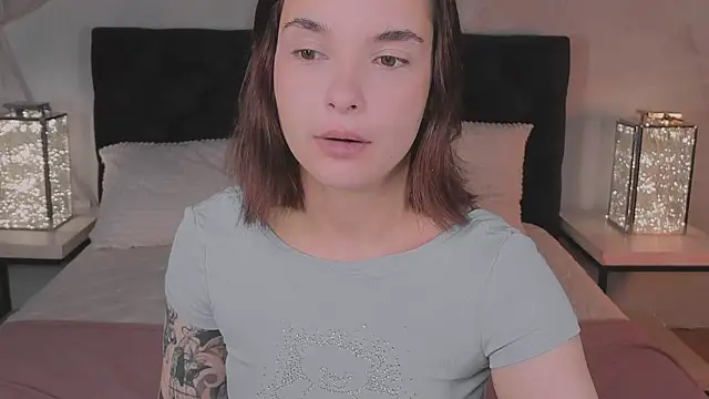 Snapshot of Bella_Alita chatting on October 17, 2025, 8:32 pm Bella Alita online show from October 17, 2025, 8:32 pm