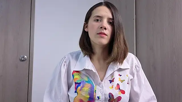 SexLaura  online show from November 26, 2025, 9:26 pm