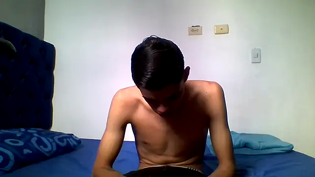 Latinos 2001 online show from June 1, 2026, 4:17 pm