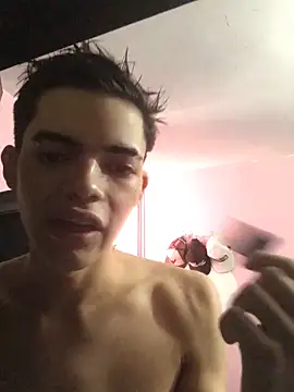 Latinos 2001 online show from November 13, 2025, 12:42 pm