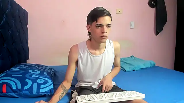 Latinos 2001 online show from March 15, 2026, 4:36 pm