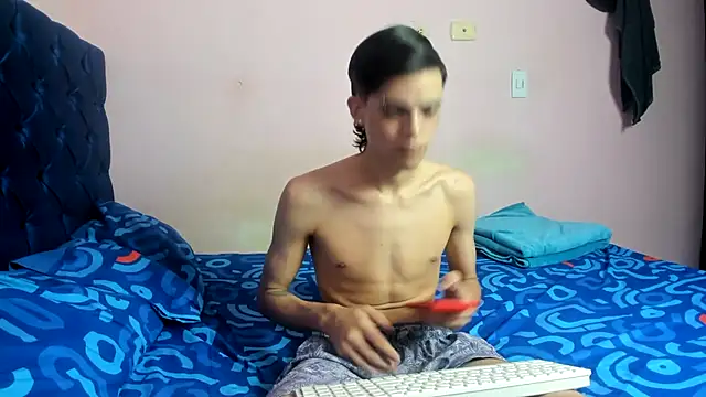 Latinos 2001 online show from February 27, 2026, 4:51 pm