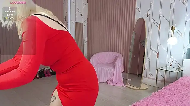 Snapshot of Eva__Summer chatting on October 13, 2025, 4:14 am Eva  Summer online show from October 13, 2025, 4:14 am